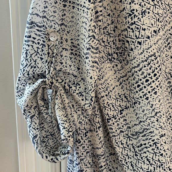 Navy and white blouse in size medium. - Picture 2 of 3